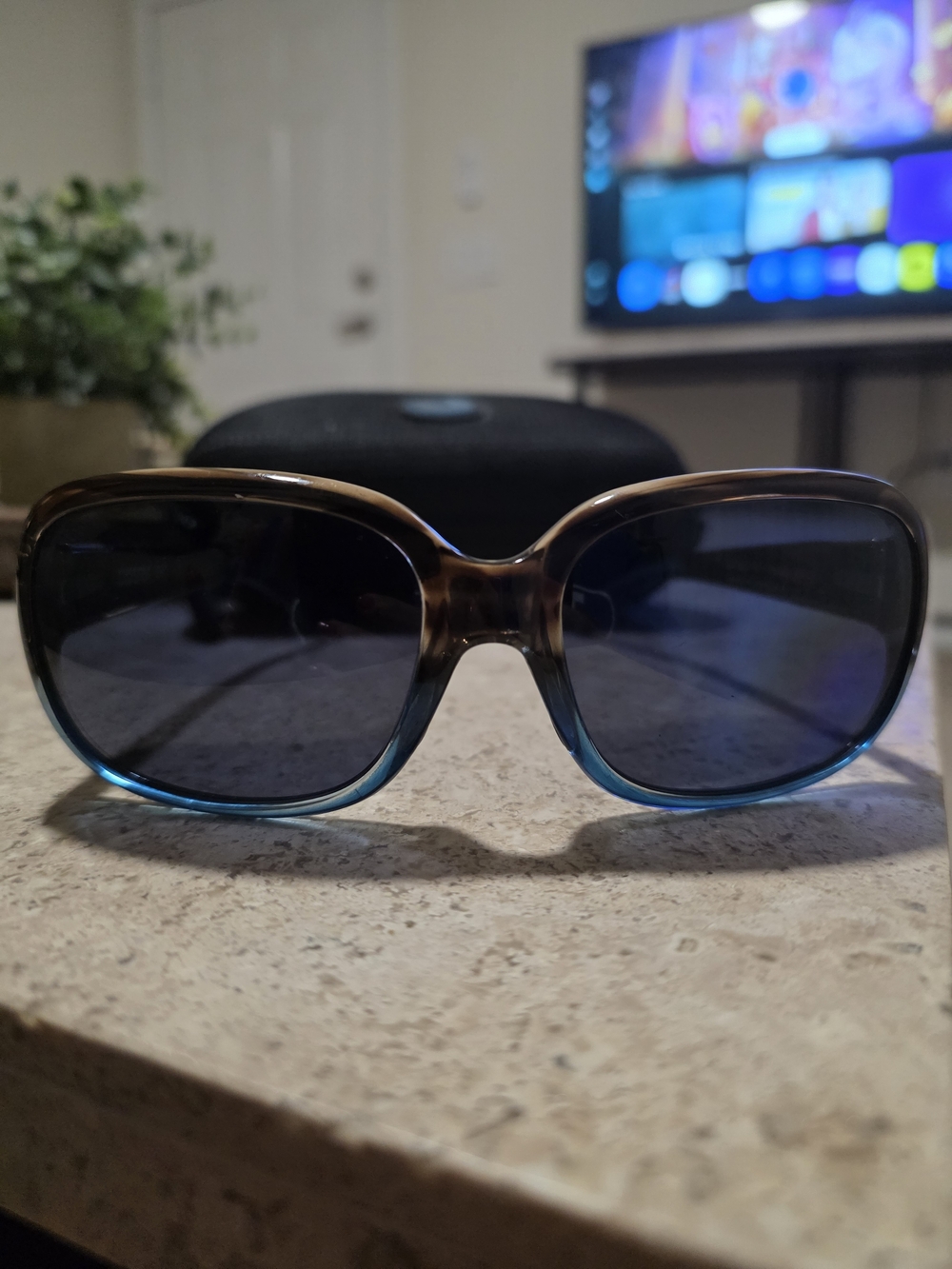 Costa Del Mar 580P Polarized Sunglasses – Brown/Blue Ombre Frame | Minor Wear